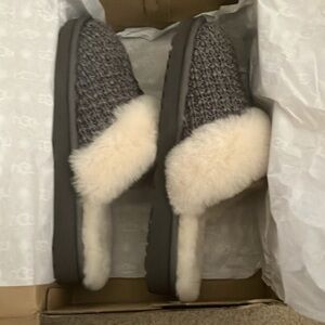 Ugg classic knit gray slippers